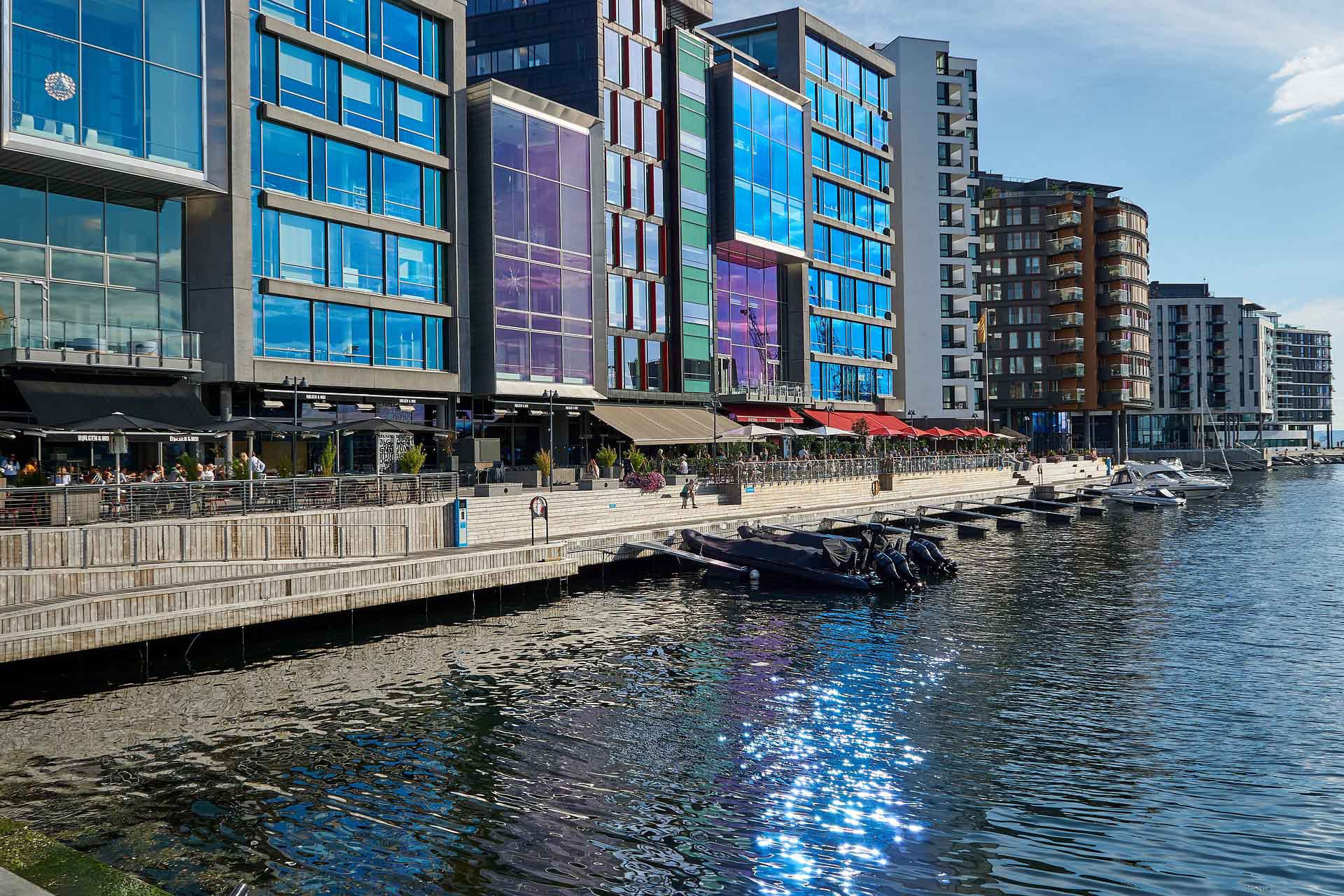 oslo-city-center building overlooking water, restaurants lined along water